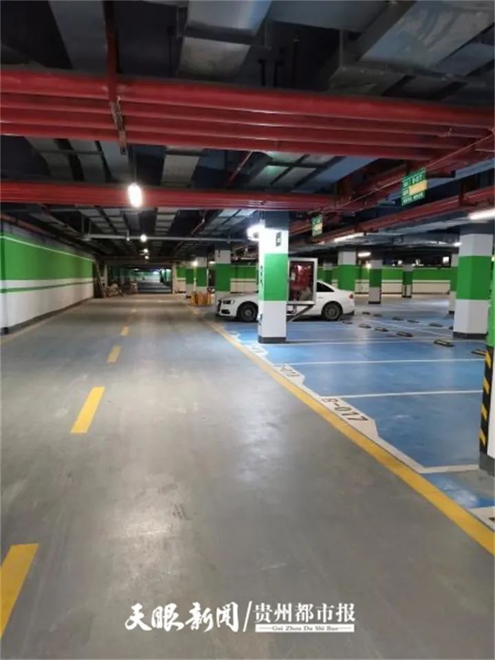 DƬ